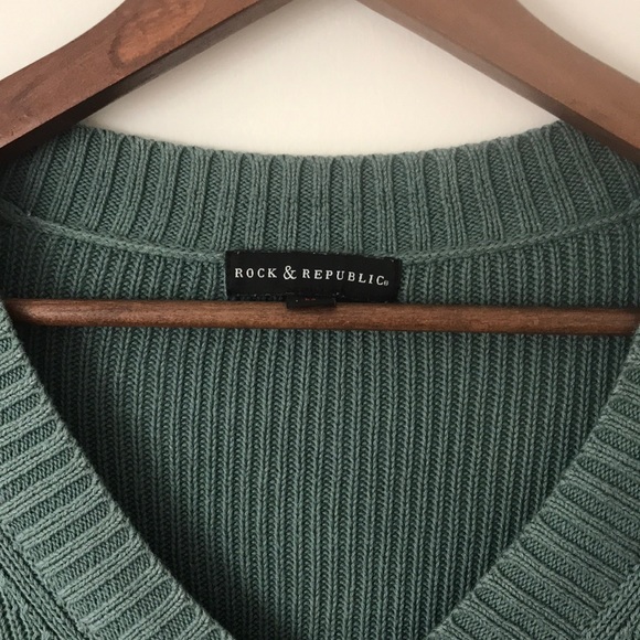 Rock republic pastel green shoulder cut/ v-neck - Picture 2 of 4